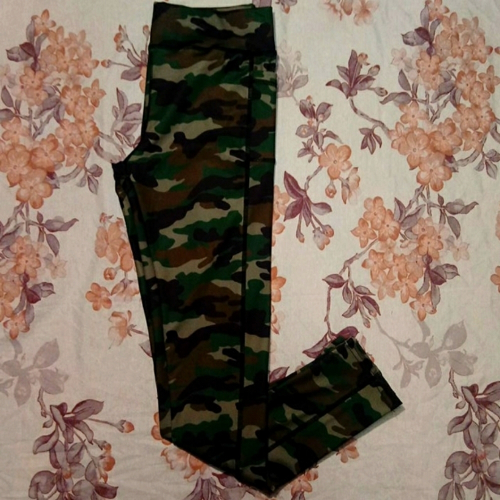 Brand New Women's Camo Leggings | Size Small | Side Pockets | Sporty & Stylish